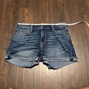 Signature Levi Strauss Jean shorts - No size tag. See photos